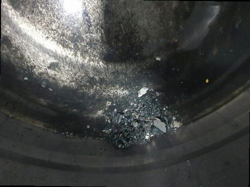 서대문구 홍제3동 하수구막힘 배관 연결부와 내부 오염 상태를 비교 점검하는 장면