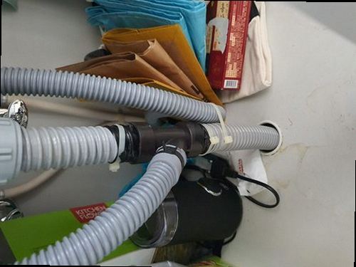 서대문구 충현동 하수구막힘 배수 상태와 주변 연결부를 확인하는 현장 점검 모습