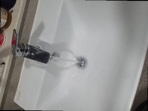 서대문구 하수구막힘 배수구 거름망을 점검하는 모습